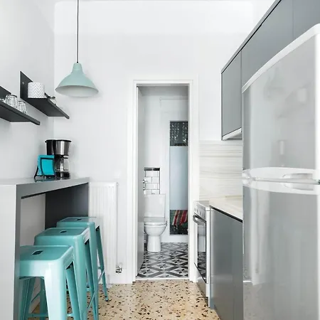 Apartment Nat's Place An Exquisite Next To Metro Thessaloniki